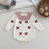 2026 Novo Macacão Cardigan de Tricô para Bebê Primavera e Outono Artesanal Cereja Doce para Bebê Conjunto de Três Peças