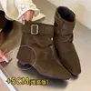 Botines estilizados con punta fina y hebilla de cinturón, colección otoño 2026