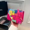 Bolso cuadrado pequeño a cuadros con contraste de color popular de este año, bolso de cadena estilo occidental informal para mujer, nuevo bolso de mensajero de invierno 2023, bolso para mujer