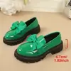 Mocassins transfronteiriços de sola grossa para mulheres 026 novos sapatos pequenos de couro estilo britânico com saltos grossos e laço, sapatos Mary Jane versáteis