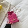 Bolso de cadena pequeño, fresco y popular de Internet, estilo extranjero, novedad de verano de 2022, bolso con cordón para colgar al hombro, tendencia popular.