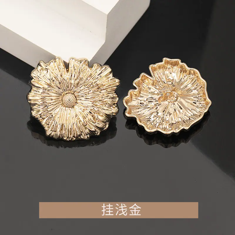 K23A5821挂浅金.jpg