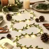 Luces LED de cadena de cuentas de frutos rojos transfronterizas, luces decorativas de cuerda de cáñamo con enredadera de hojas verdes, tiras de luces decorativas para árbol de Navidad