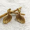 Pendientes de Moda Retro Exagerados Europeos y Americanos Hojas Irregulares Pendientes de Aleación Texturizada Plegados de Temperamento para Mujer
