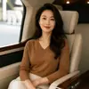 26 Outono Novo Estilo High-End Solta Emagrecimento Casual Versátil Gola V Manga Longa Tamanho Grande Camiseta Top Feminino