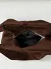 Bolsa de mão estilosa e casual com um toque único e descontraído, perfeita para o outono de 2026; uma bolsa tiracolo simples e versátil para o trabalho e o trajeto