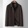 Chaqueta de otoño e invierno para hombre con cuello alto, cierre de cremallera, forro de plumón desmontable y un diseño corto de estilo business, adecuada para hombres jóvenes y de mediana edad, que proporciona calidez y cuenta con una capa exterior de lana.