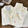 Promoción de transmisión en vivo de primavera: pijama nuevo para mujer, con un cárdigan de doble capa y cuello estiloso, estampado creativo y sencillo de nubes, y suave tejido de algodón de manga larga