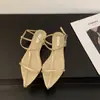 Sandálias Vermelhas Planas de Dedo Aberto Estilo Coreano Sapatos de Fada 2026 Novo Modelo de Verão com Saia Bico Fino Tira Fina Sapatos Romanos