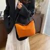 Bolsa Feminina Retro de Camurça Japonesa e Coreana Outono e Inverno Novo Estilo Patchwork Versátil Bolsa de Ombro de Mão Bolsa de Axila Cáqui Laranja