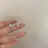Aretes Asimétricos de Mariposa con Borla Larga Lujo Ligero de Alta Gama Elegantes Elegantes Aretes Fríos de Moda Personalizados Aretes Super Hada
