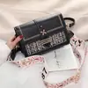 Bolso Bandolera Bordado Retro 2025 Nuevo Verano Pequeño Aroma Moda Versátil Bolso Cuadrado Pequeño Correa Ancha para el Hombro Bolso de Hombro para Mujer