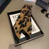 Bufanda de Cinta Elegante de Gama Alta, Bufanda Cuadrada Versátil y Única con Estampado de Leopardo, Pañuelo Decorativo Vintage para Sombrilla y Protección Solar, Bufanda de Seda, Bufanda Cuadrada