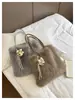 Nuevo bolso de mano de felpa para otoño e invierno para mujer, bolso tote elegante y moderno de gran capacidad, se puede llevar en la mano o usar como bolso cruzado