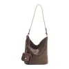 Bolsa balde casual nova com padrão trançado para mulheres, grande capacidade, novo estilo, versátil para o dia a dia, bolsa grande de ombro ou sob o braço