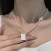 Collar tipo gargantilla de perlas con colgante cuadrado de jade blanco, estilo coreano original, fresco y discreto, diseño de nicho, delicado collar de cuentas de arroz, exquisito y versátil