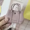 Nuevo Colgante de Mini Bolsa de Jardín Marca H Lindo Accesorio de Bolsa para Auriculares Cadena de Bolsa para Labiales de Microfibra Canasta de Verduras para Mujeres