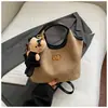 Moda Retrô Outono 2025 Nova Bolsa de Ombro Feminina Estilo Coreano Casual Bordado com Linha Bolsa de Mão Pequena Fragrância Bolsa Fosca