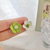 Clip de Oreja Pequeño Fresco Asimétrico Blanco Verde Flor Coreana Estilo Mori Simple Moderno Estilo Pétalo Estilo Hada Dulce Agujeros para Orejas