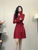 Atmósfera de Moda Otoño 2026 Vestido de Punto Rojo Elegante con Diseño Único de Retazos y Sensación de Alta Gama Vestido de Cuello en V Línea A