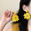 Brilhantes Brincos de Franja com Pétalas Amarelas Estilo Férias na Ilha para Mulheres, Brincos com Ambiente Estilo Pastoral para Fotografia de Viagem