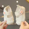 Sandálias Florais de Bolinhas da Moda de Verão 2026 para Meninas, Tênis Respiráveis de Malha Estilo Princesa Coreana para Crianças