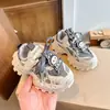 Zapatillas de Correr para Niños 2026 Primavera y Otoño Nuevos Accesorios de Laboratorio Zapatos para Niños Niños Medianos y Mayores Zapatos de Papá Niñas Zapatos Deportivos