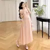 Ropa de maternidad 2026 verano nuevo estilo femenino francés, vestido largo adelgazante que cubre el vientre sin revelar el embarazo