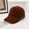 Boné de Baseball de Aba Rígida Bordado com Letras Novo Outono/Inverno 2025 para Mulheres, Emagrecimento Facial, Boné Versátil Casual com Proteção Solar Bico de Pato para Homens na Moda