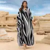 2025 nuevo vestido de playa de algodón europeo y americano con estampado de posicionamiento para mujer, bata holgada, blusa de bikini, ropa protectora solar
