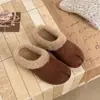 2026 Cálidas Moda Algodón Felpa Retro Forradas Otoño Invierno Casual Suela Gruesa Versátiles Pantuflas Pantuflas de Piel para Exteriores Mujer Cómodas