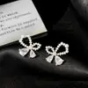 Colección de Pendientes Exquisitos y Elegantes Estilo Francés Incrustados con Circonitas con un Sentido de Lujo y Moda de Alta Gama, Pendientes de Diseño Versátil y Elegante para Mujer