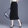 Saia Reta Elegante com Caimento Emagrecedor Moda para o Trabalho Saia Midi Preta Valorizadora Coleção Outono 2026 Saia Lápis de Cintura Alta