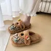 Lindas zapatillas de algodón de peluche para el hogar para mujer, nuevo estilo otoño e invierno 2026, zapatillas de algodón cálidas de felpa para interior, de punta cerrada y suela plana