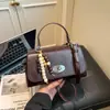 Bolsa de Mão de Luxo Transfronteiriça Bolsa Sela para Mulheres 2025 Nova Tendência Outono e Inverno Luxo Leve Design de Nicho Bolsa Transversal para o Dia a Dia