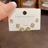 Moda Estilo Coreano Dulce Versátil Conjunto de Tres Piezas de Aretes con Pedrería y Flores Metálicas, Aretes Elegantes y Simples Súper Brillantes Venta al por Mayor