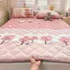 2026 Nuevo Invierno Cálido Leche Polar Estampado Engrosado Suave Colchón Invierno Más Terciopelo Almohadilla Protectora Almohadilla de Cama Estudiante