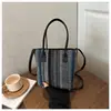 Bolsa de mão única trançada em palha para mulheres, novo estilo de verão 2026, bolsa de ombro color-blocking de luxo leve, bolsa transversal versátil