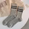 Calcetines de rayas retorcidas estilo universitario japonés para mujer, calcetines hasta la mitad de la pantorrilla, calcetines de lana engrosados y cálidos para otoño e invierno, calcetines retro holgados