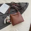 Bolsa Transversal de Ombro Único Casual da Moda com Textura Simples, Nova Bolsa Saco para o Inverno de 2026, Bolsa Feminina de Nicho