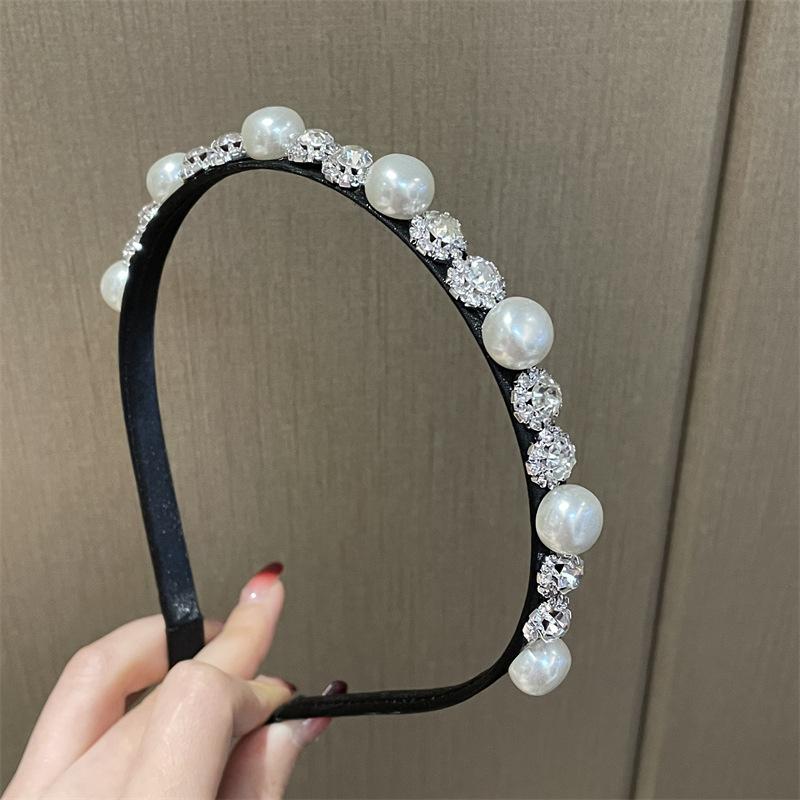 2203074 (19) 2112231A  8.9