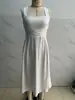 Vestido regata de malha com decote quadrado estilo francês transfronteiriço, vestido midi justo na cintura, sem mangas, cor sólida, silhueta A, elegante, para o verão