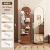 Espejo de tocador de tablero perforado retro de lujo ligero, giratorio y móvil, perchero integrado para abrigos y sombreros para uso doméstico, espejo de cuerpo entero de pie