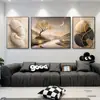 Pintura de aleación de aluminio con película de cristal paisajística en blanco roto, verde oscuro y dorado para sala de estar y comedor, tríptico decorativo de grulla en combinación horizontal y vertical