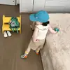Camiseta Infantil Sem Manga 2026 Verão Novo Estilo Versátil para Meninos Gola Azul Marinho Bordada Top Casual Fino Meio Aberto t