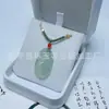 Pendente de Óleo Cian Ruyi de Calcedônia de Gelo Óleo Cian Verde Ágata Semi-Paisagem Buda Folha Pingente com Fivela de Segurança