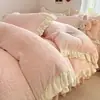 Juego de cama estilo princesa de encaje para otoño e invierno, con un juego de cama de cuatro piezas con una funda de edredón de felpa de doble cara y una sábana bajera de forro polar de coral
