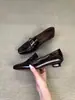 Nuevos Zapatos de Salón de Tacón Bajo de Un Paso con Boca Profunda Zapatos Pequeños de Cuero para Viajes al Trabajo Mocasines Retro Británicos de Punta Cuadrada con Hebilla Metálica para Mujer