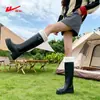 Botas de Lluvia Rojas de Caña Alta con Tirador para Mujer, Botas de Agua Versátiles de Suela Gruesa Estilo Coreano, Zapatos de Goma Antideslizantes, Zapatos Impermeables para Exteriores 1023