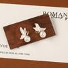 Brincos de Pérola Borboleta Phnom Penh com Textura de Agulha de Prata Estilo Francês Retro Chanel Moda Brincos Avançados para Mulheres